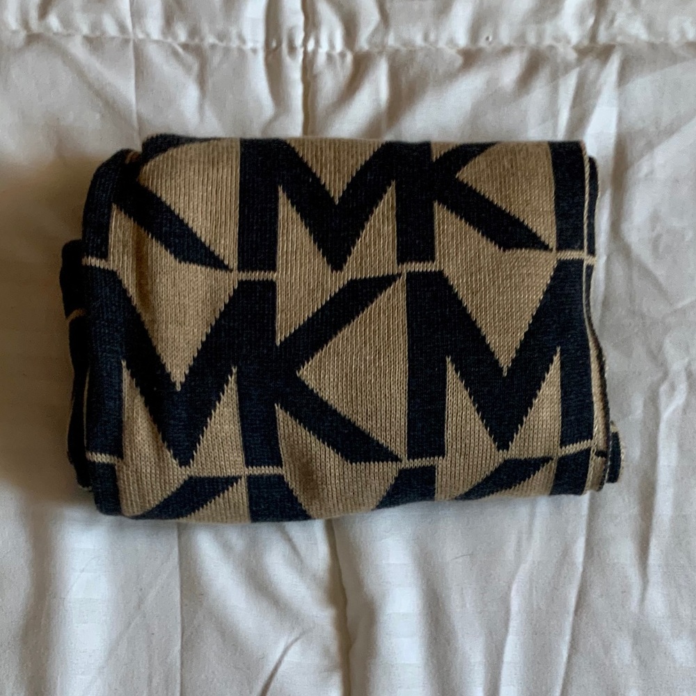 Michael kors infinity scarf